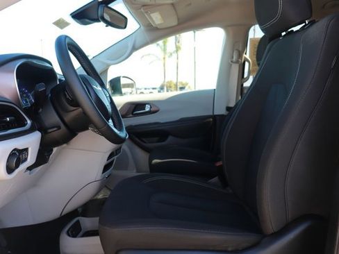 Used 2024 Chrysler Voyager LX image 10