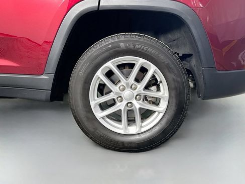 Used 2024 Jeep Grand Cherokee Laredo X AWD/4WD image 30