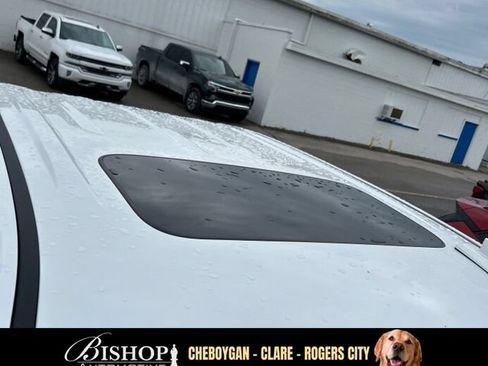 Used 2024 Chevrolet Silverado 1500 High Country w/ High Country Premium Package AWD/4WD image 3