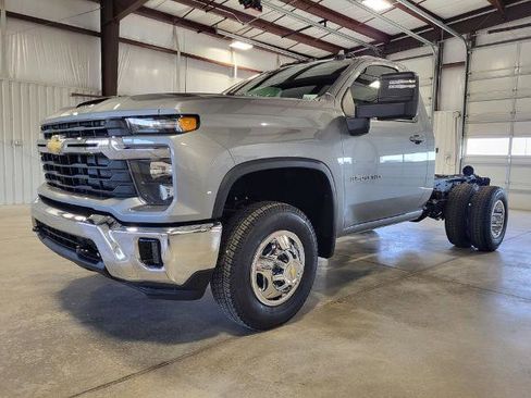 New 2026 Chevrolet Silverado 3500 LT w/ Convenience Package AWD/4WD image 2