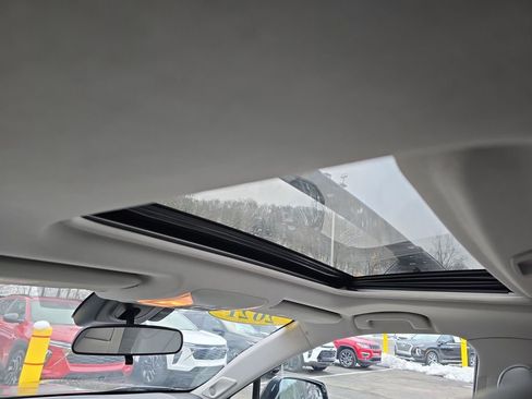 Used 2021 Toyota RAV4 XLE Premium image 12