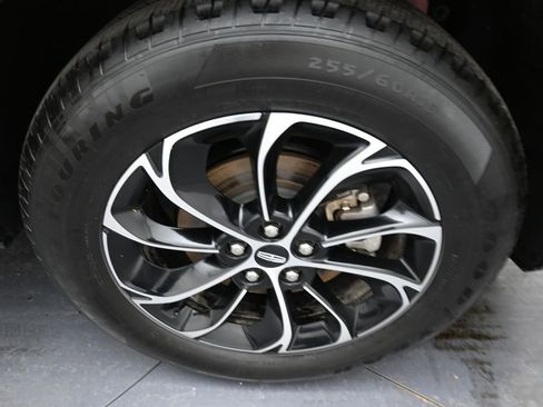 Used 2025 Lincoln Nautilus Premier image 33