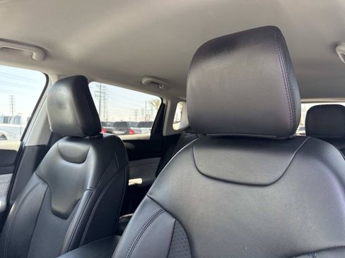Certified 2022 Jeep Compass Latitude FWD image 25
