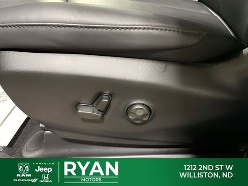 New 2026 Chrysler Pacifica Select AWD/4WD image 41