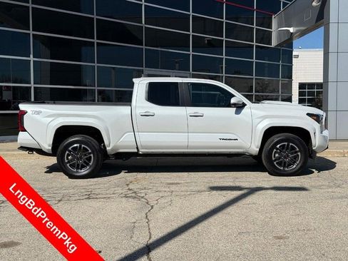 Used 2025 Toyota Tacoma TRD Sport w/ TRD Sport Premium Package AWD/4WD image 2