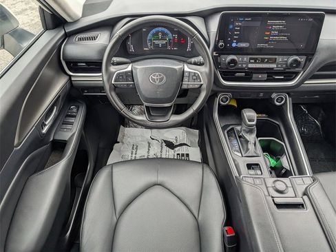 Used 2024 Toyota Grand Highlander XLE image 26