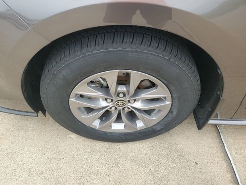 Used 2021 Toyota Sienna XLE AWD/4WD image 39