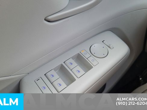 Used 2025 Hyundai Kona SEL image 33