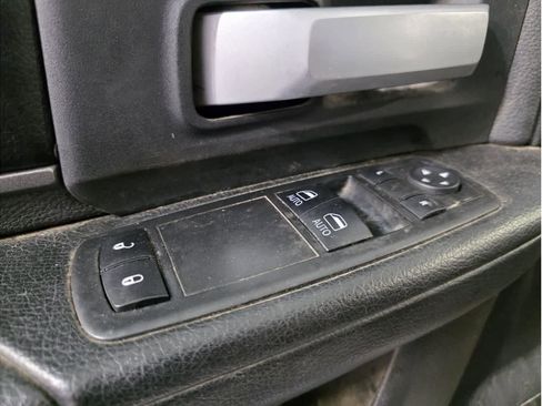 Used 2019 RAM 2500 Tradesman w/ Chrome Appearance Group image 16