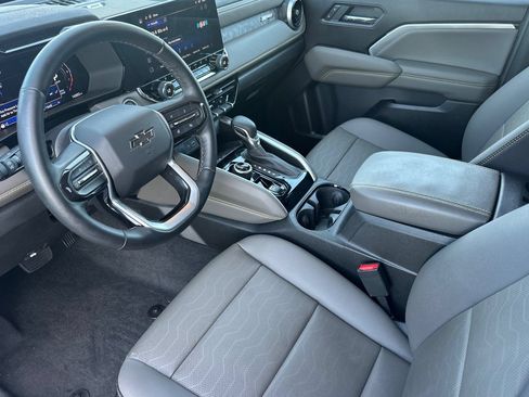 Used 2025 Chevrolet Colorado ZR2 w/ Midnight Edition AWD/4WD image 10