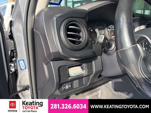 Used 2017 Toyota Tacoma SR w/ SR Convenience Package RWD image 9