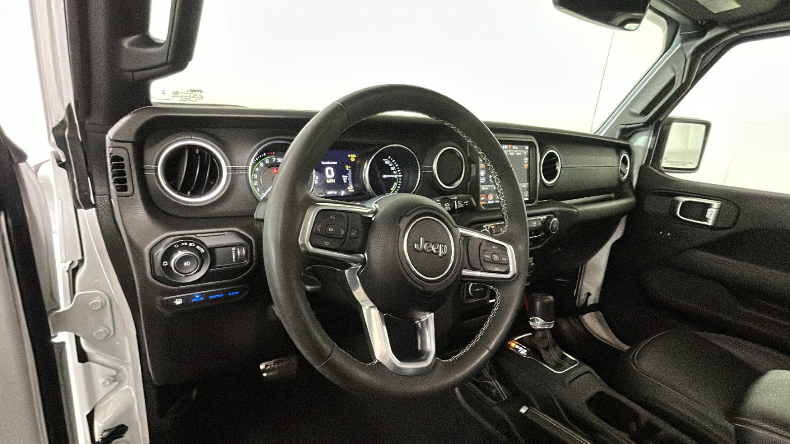 Used 2023 Jeep Wrangler Unlimited Sahara w/ Cold Weather Group AWD/4WD image 16