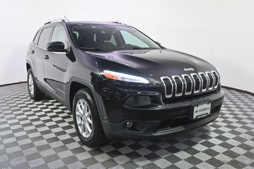 Used 2017 Jeep Cherokee Latitude w/ Cold Weather Group AWD/4WD image 10