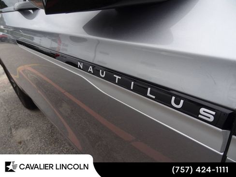 Used 2026 Lincoln Nautilus Premier AWD/4WD image 17