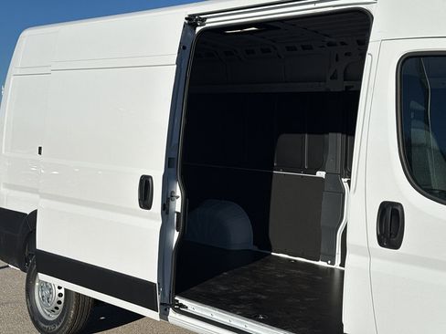 New 2026 RAM ProMaster 2500 w/ Convenience Group image 28