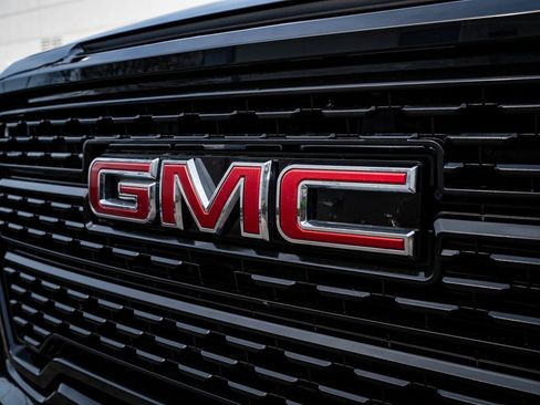 Used 2020 GMC Sierra 1500 AT4 w/ Off-Road Performance Package image 3