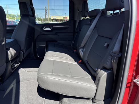 New 2026 GMC Sierra 1500 SLT image 13