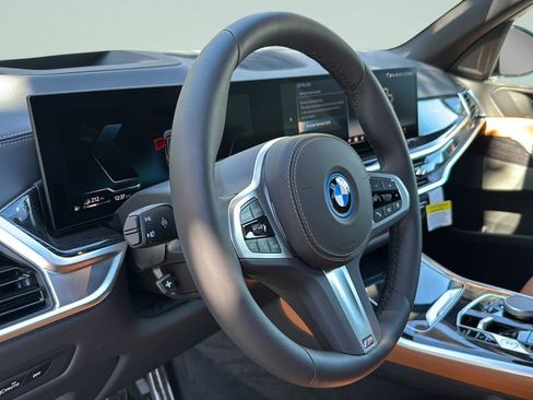 New 2026 BMW X5 xDrive50e image 9