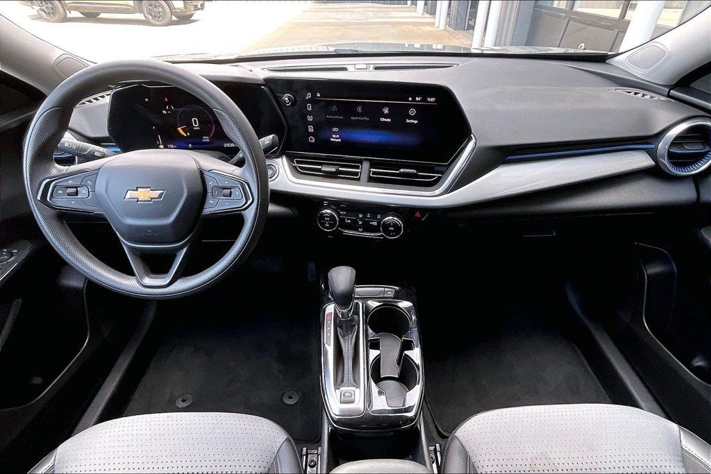 Used 2024 Chevrolet Trax LT FWD image 15