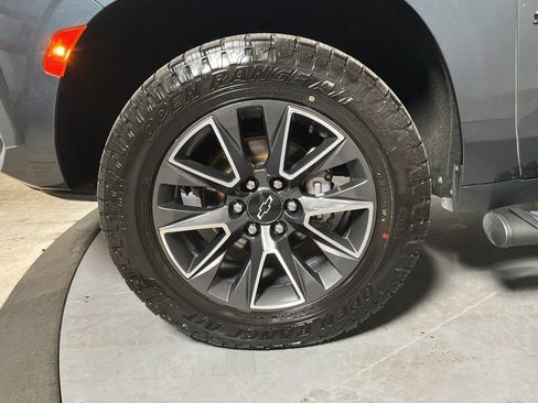 Used 2021 Chevrolet Suburban Z71 w/ Z71 Off-Road Package AWD/4WD image 9