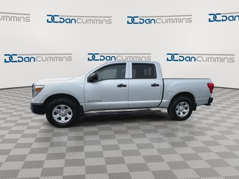Used 2019 Nissan Titan S image 5