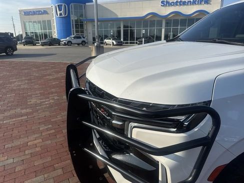 Used 2021 Chevrolet Tahoe Z71 w/ Luxury Package AWD/4WD image 25