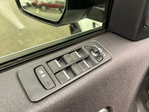 Used 2018 Land Rover Discovery Sport HSE image 32