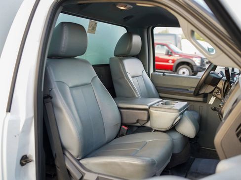 Used 2015 Ford F550 2WD Regular Cab Super Duty image 26