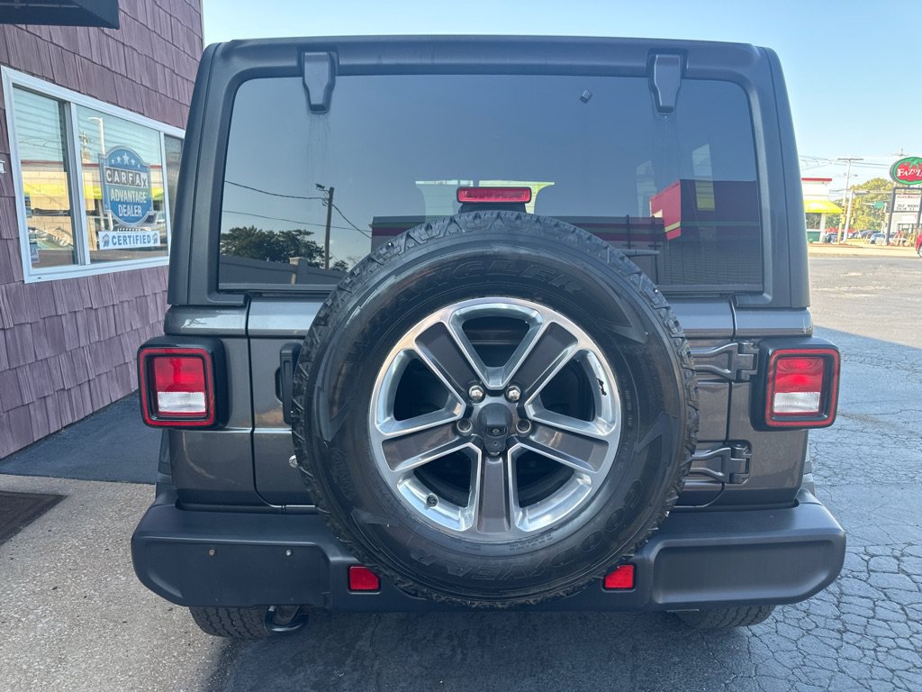 Used 2018 Jeep Wrangler Unlimited Sahara AWD/4WD image 4