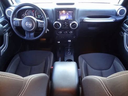Used 2015 Jeep Wrangler Unlimited Sahara image 11