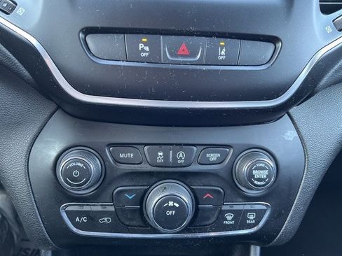 Certified 2021 Jeep Cherokee Latitude Lux image 19