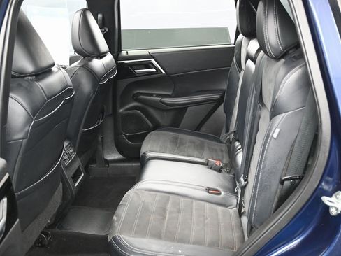 Used 2023 Mitsubishi Outlander SE image 34