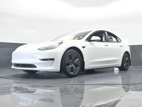 Used 2023 Tesla Model 3 Standard Range image 55