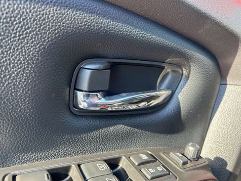 Used 2024 Nissan Titan PRO-4X w/ Pro-4x Convenience Package AWD/4WD image 17