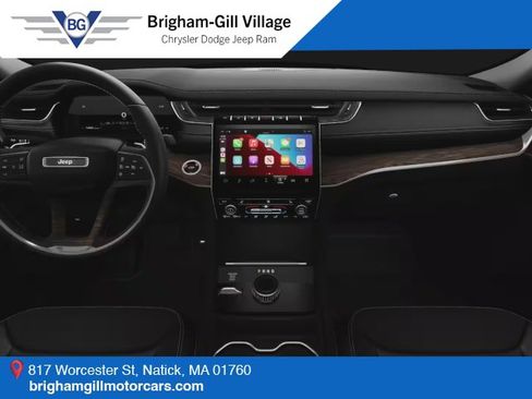 Used 2025 Jeep Grand Cherokee Limited AWD/4WD image 4