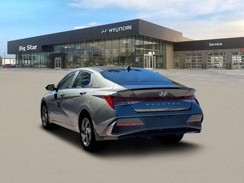 Used 2026 Hyundai Elantra SEL Sport Premium FWD image 5
