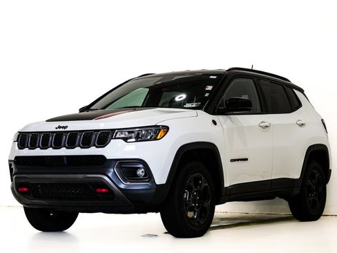 Used 2024 Jeep Compass Trailhawk AWD/4WD image 3