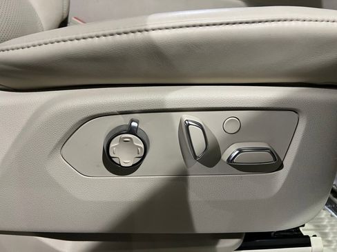 Used 2022 Cadillac Escalade Sport Platinum image 16