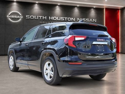 Used 2024 GMC Terrain SLE FWD image 3
