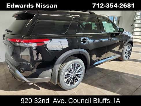 New 2026 Nissan Pathfinder Platinum image 7