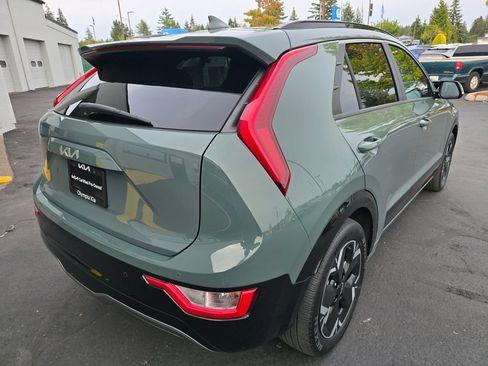 Certified 2023 Kia Niro Wind w/ Wind Preserve Package FWD image 4