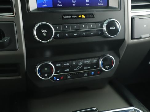 Used 2020 Ford Expedition XLT w/ Equipment Group 202A image 19