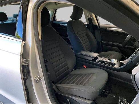 Used 2019 Ford Fusion SE FWD image 28