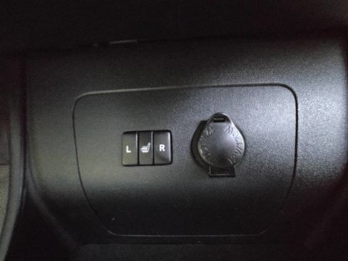 Used 2012 Toyota Prius Four w/ Deluxe Solar Roof Pkg FWD image 17