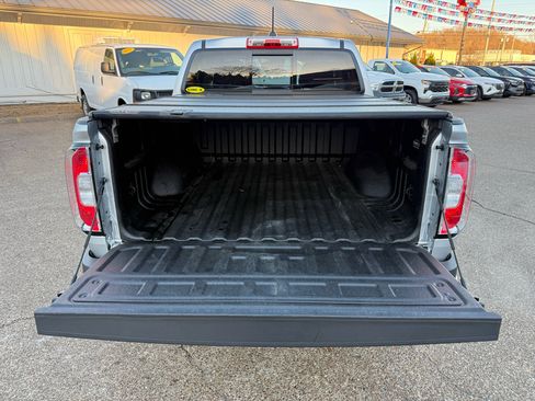Used 2019 GMC Canyon SLT w/ Driver Alert Package image 9