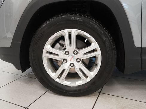 Used 2024 GMC Terrain SLE w/ Driver Convenience Package FWD image 17