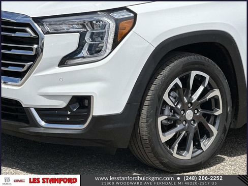 Used 2024 GMC Terrain SLT w/ Tech Package FWD image 9