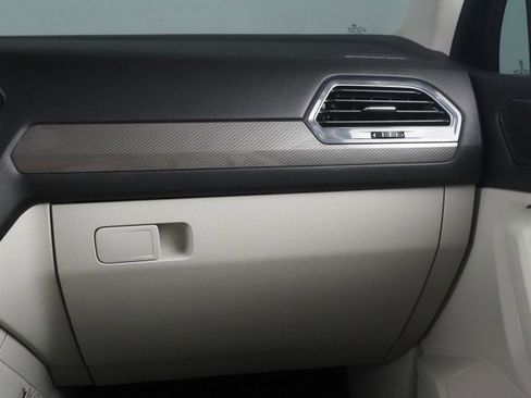 Used 2023 Volkswagen Tiguan SE FWD image 36