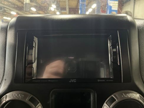 Used 2015 Jeep Wrangler Sport image 19