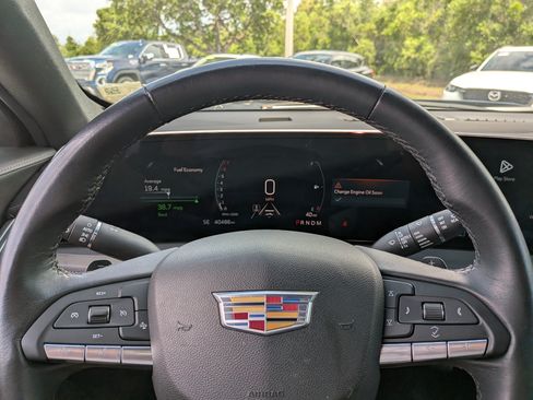 Used 2025 Cadillac XT4 Premium Luxury FWD image 26